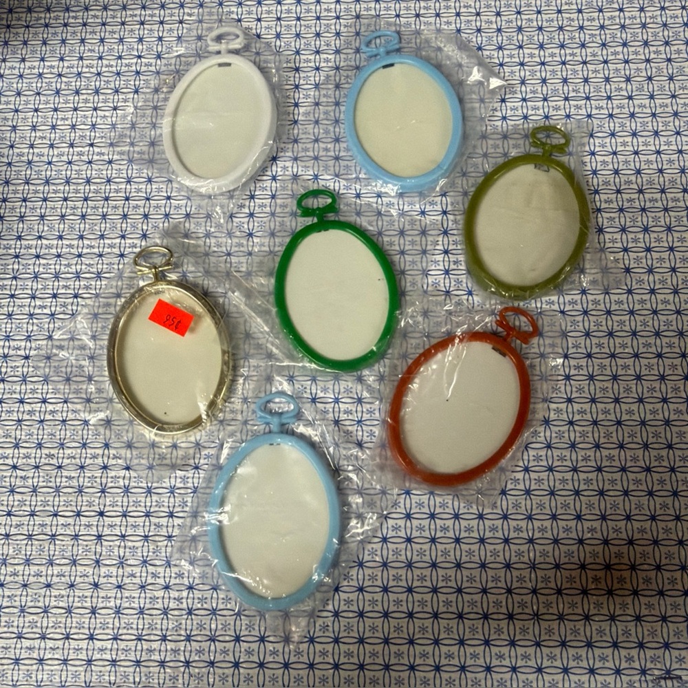 *NEW* The New Berlin Co. - Craft / Embroidery Frame 2” - 2 1/2” lots of 7